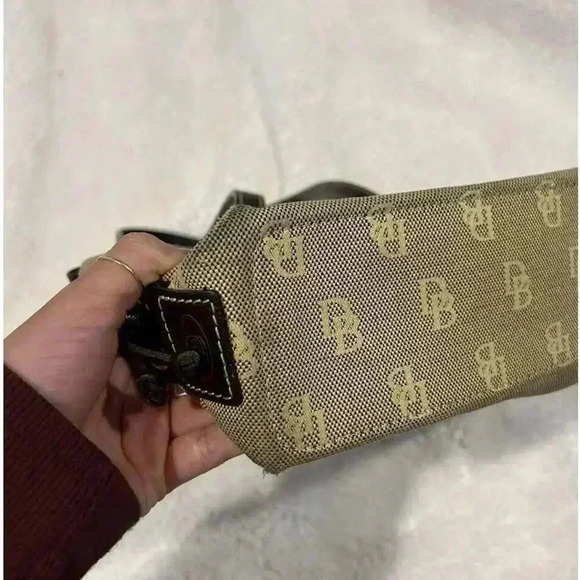Dooney and Bourke‎ Signature Canvas Leather Purse Vintage DB Brown Shoulder Bag - Picture 4 of 12